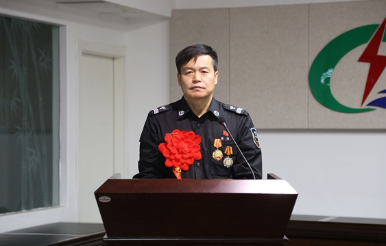 1541580014101718.jpg 優(yōu)秀職工代表網(wǎng)頁(yè)用圖片3.jpg